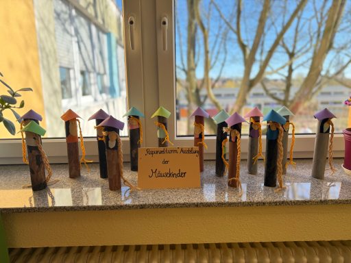 Die Mäusekinder präsentieren den Rapunzteltutm