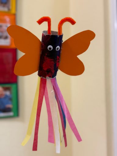 Schmetterlinge bei den Katzenkindern
