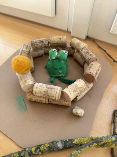 Der Froschkönig präsentiert von den Igelkindern