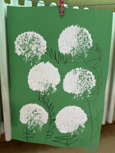 Pusteblumenkunst der Igelkinder